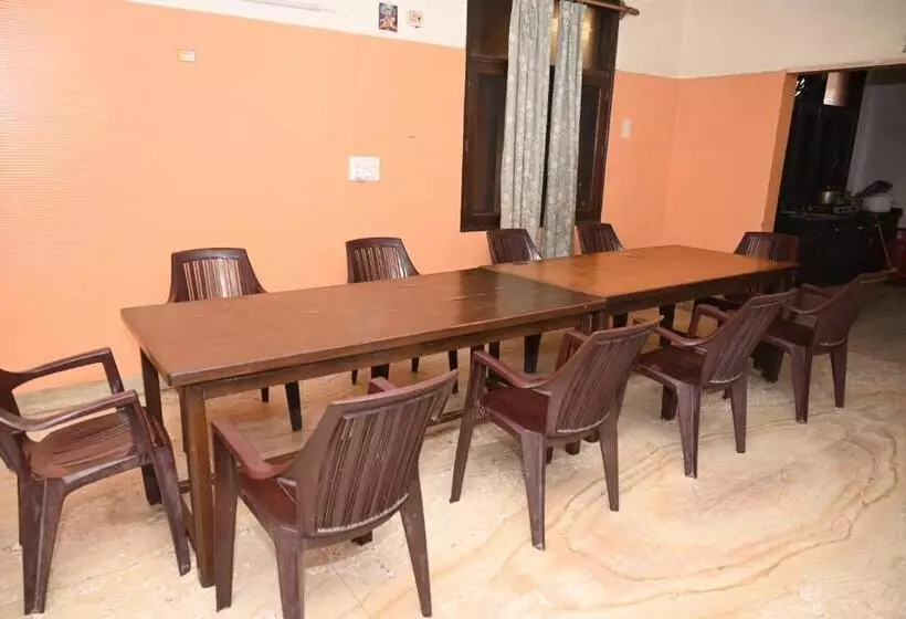 Hotel Sarva Darshan Ashram