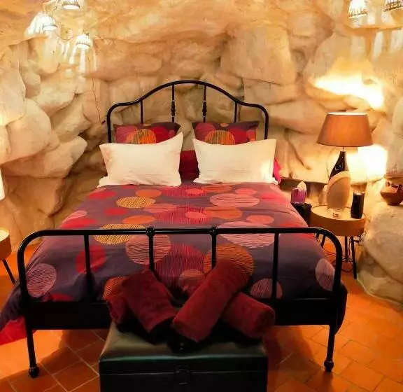 Aamiaismajoitus (B&B) Les Troglos De Cumeray