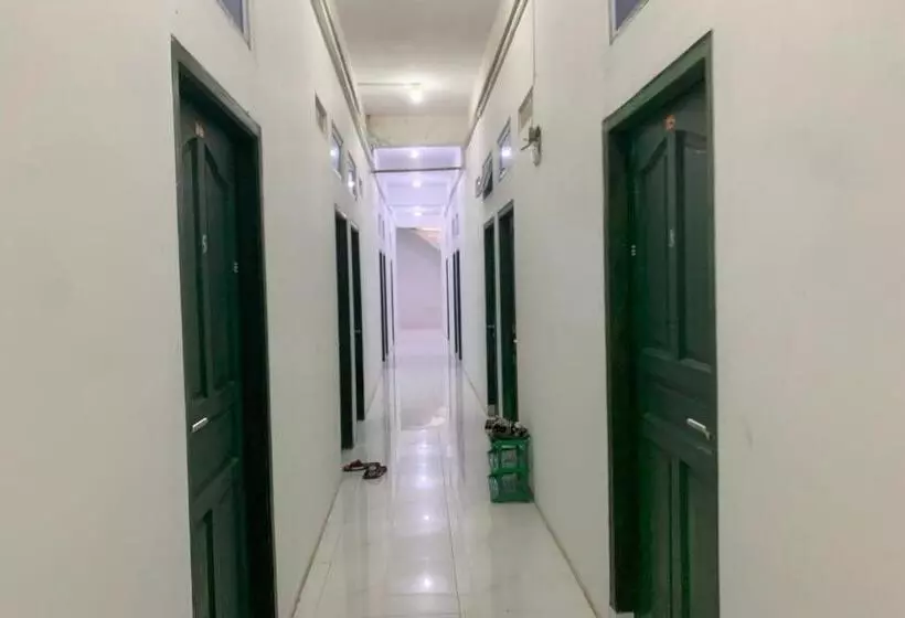 Hotelli Oyo 92986 Inara Homestay