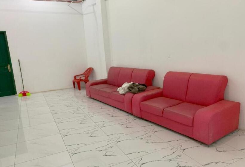 Отель Oyo 92986 Inara Homestay