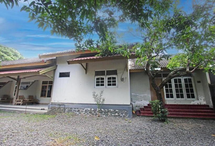 Hotel Spot On 92973 Madani Syariah Guesthouse