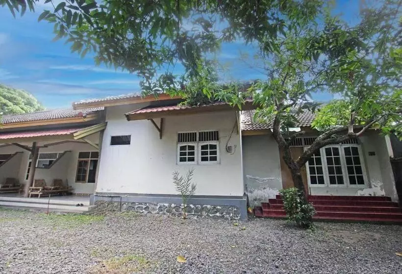 ホテル Spot On 92973 Madani Syariah Guesthouse