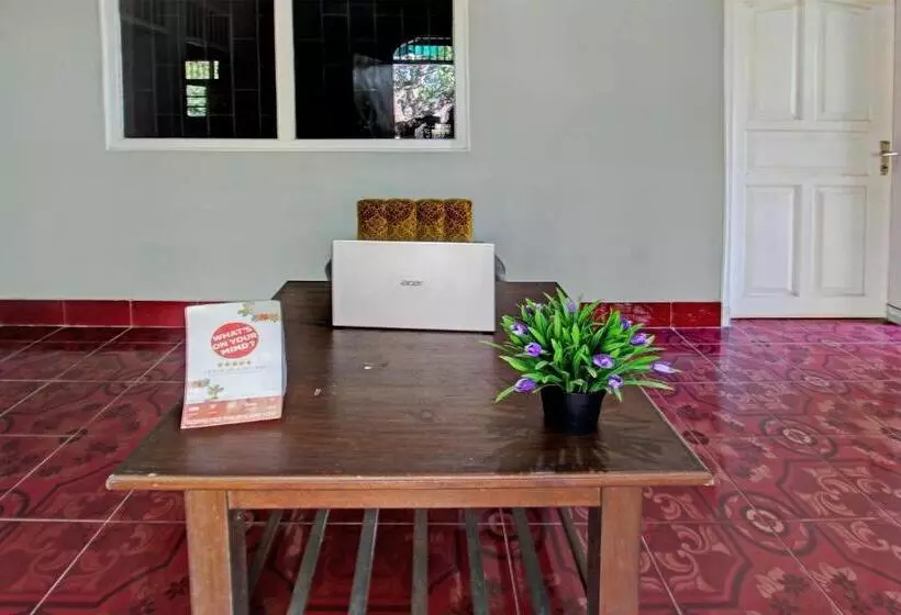 ホテル Spot On 92973 Madani Syariah Guesthouse