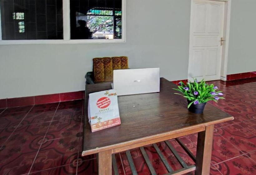 Hotel Spot On 92973 Madani Syariah Guesthouse