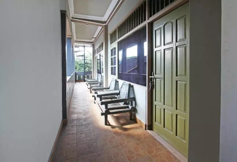 ホテル Spot On 92973 Madani Syariah Guesthouse