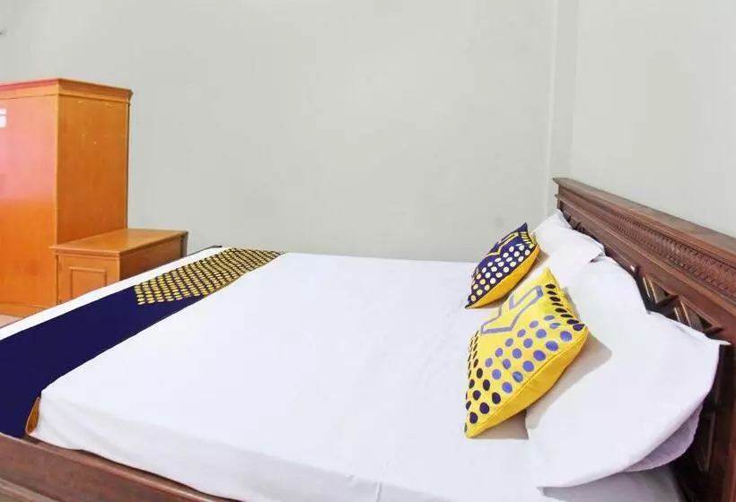 ホテル Spot On 92973 Madani Syariah Guesthouse