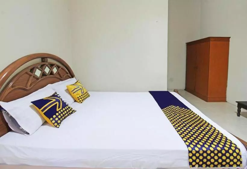ホテル Spot On 92973 Madani Syariah Guesthouse