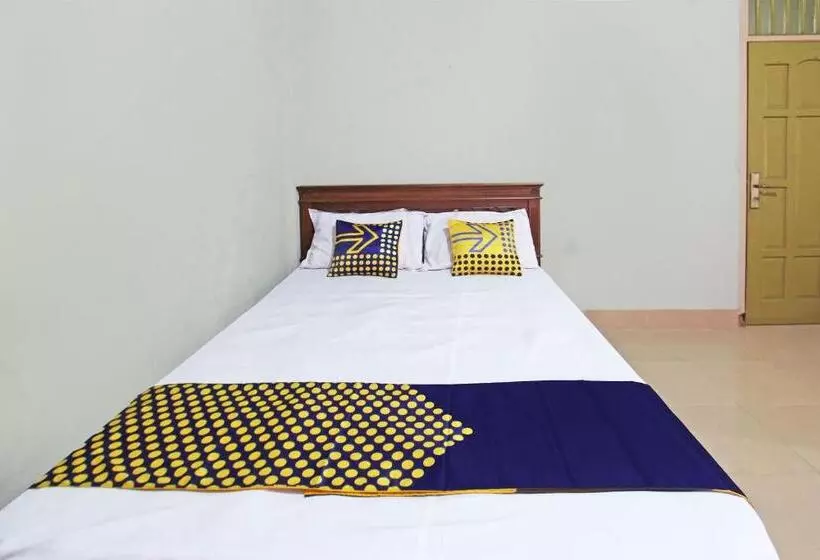 ホテル Spot On 92973 Madani Syariah Guesthouse