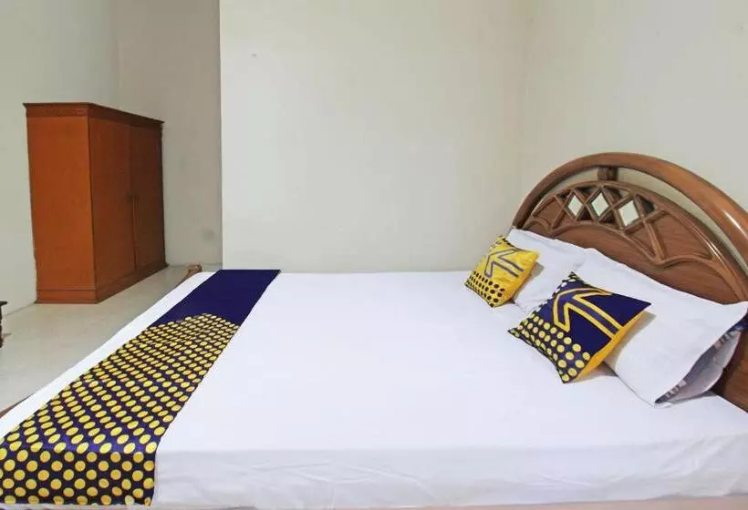 ホテル Spot On 92973 Madani Syariah Guesthouse