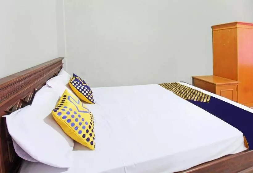 ホテル Spot On 92973 Madani Syariah Guesthouse