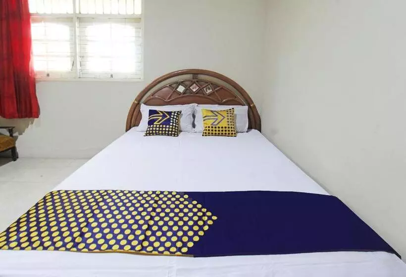 ホテル Spot On 92973 Madani Syariah Guesthouse
