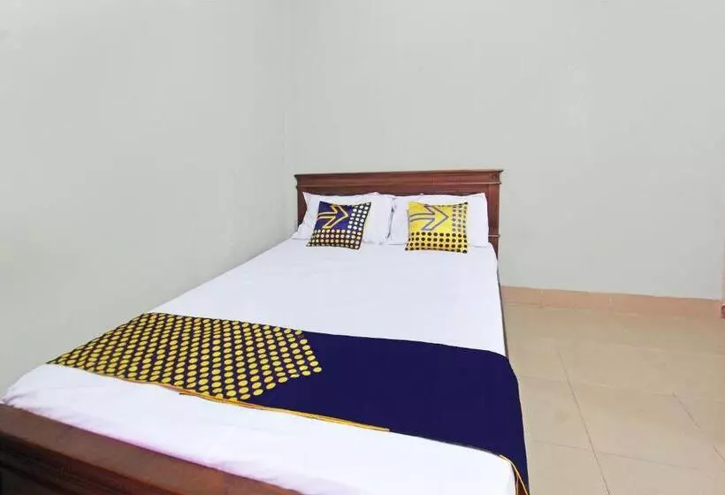 ホテル Spot On 92973 Madani Syariah Guesthouse