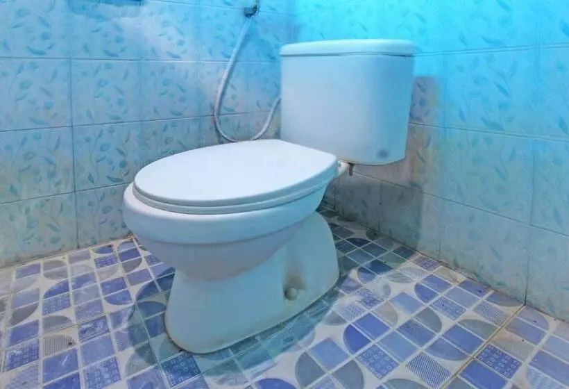ホテル Spot On 92973 Madani Syariah Guesthouse