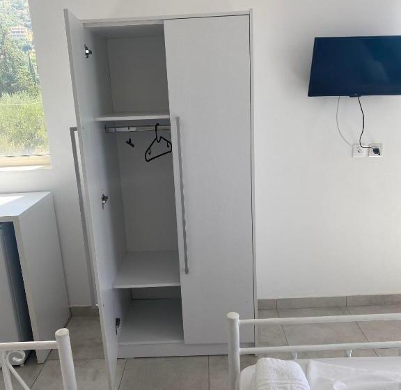 بنسيون Penelope & Michael Rooms