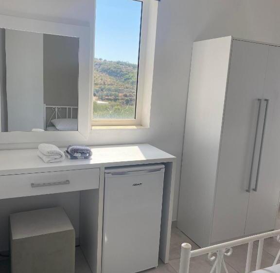 بنسيون Penelope & Michael Rooms