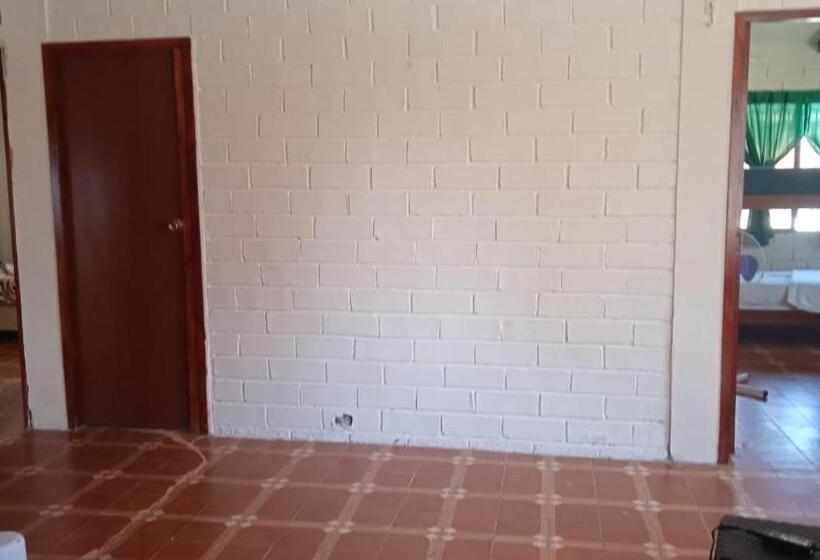 ユースホステル Casa Montemar Hotel San Vicente