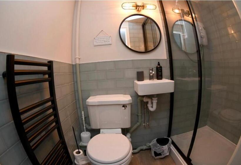 Отель The White Bear