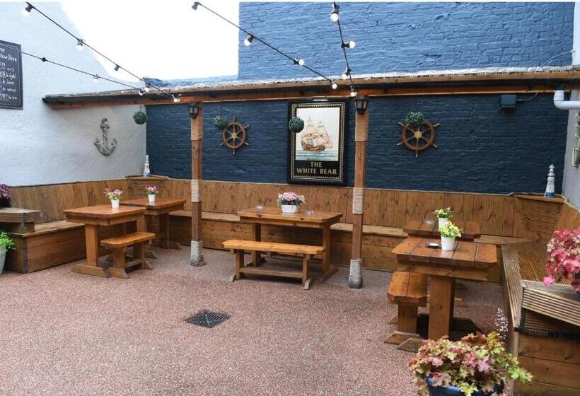 Отель The White Bear