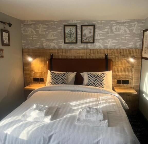 Отель The White Bear