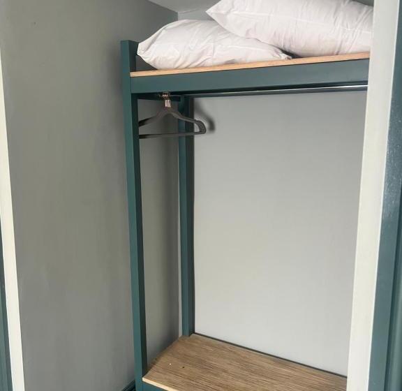 Отель The White Bear