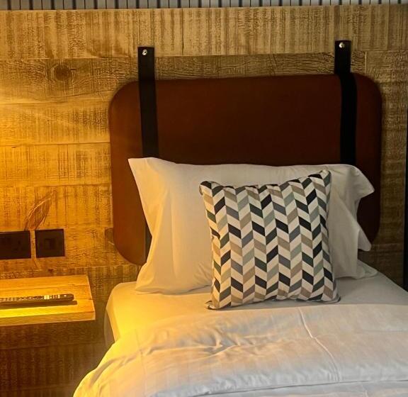 Отель The White Bear