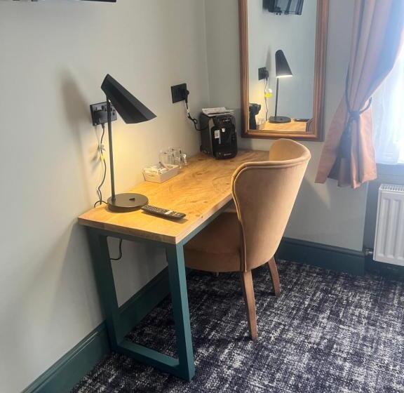 Отель The White Bear