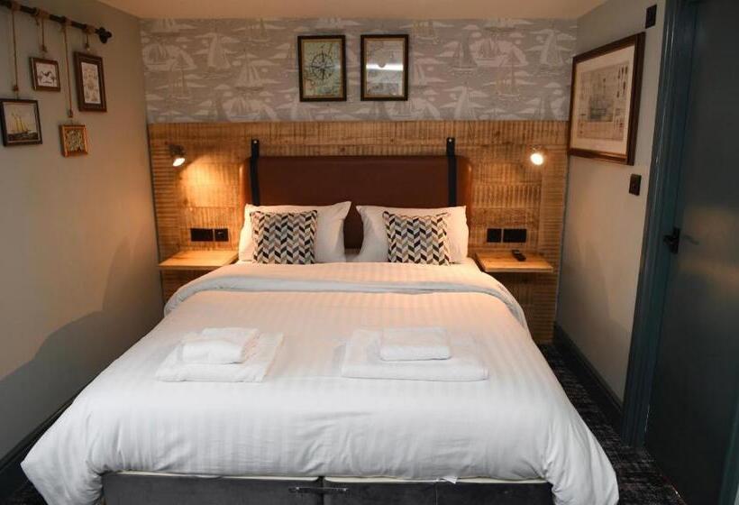 Отель The White Bear