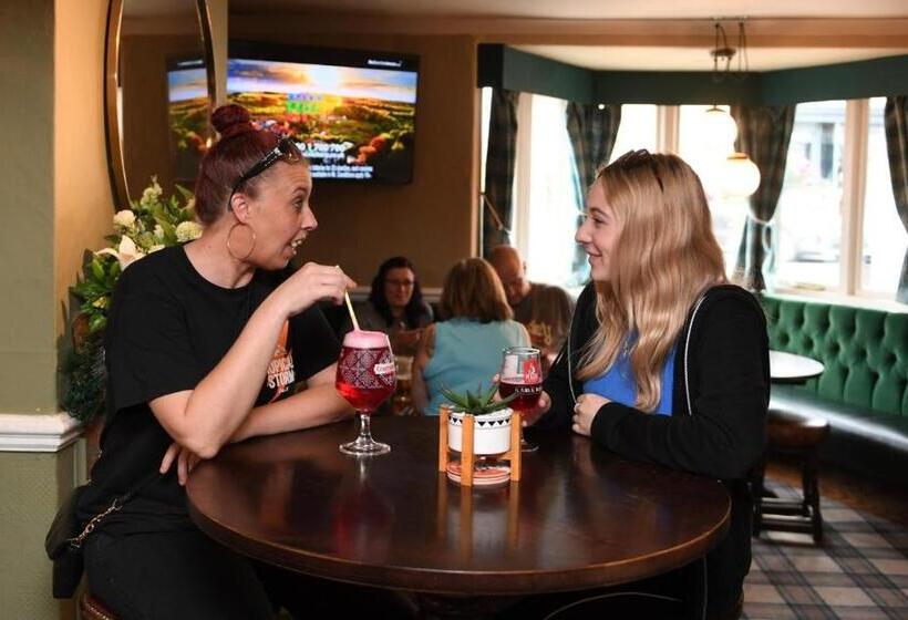 Отель The White Bear