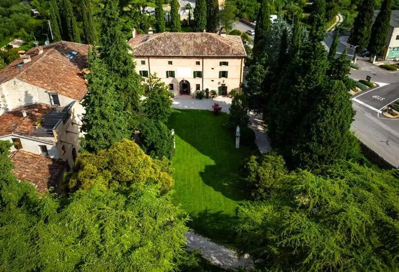 Aamiaismajoitus (B&B) Villa Carrara La Spada