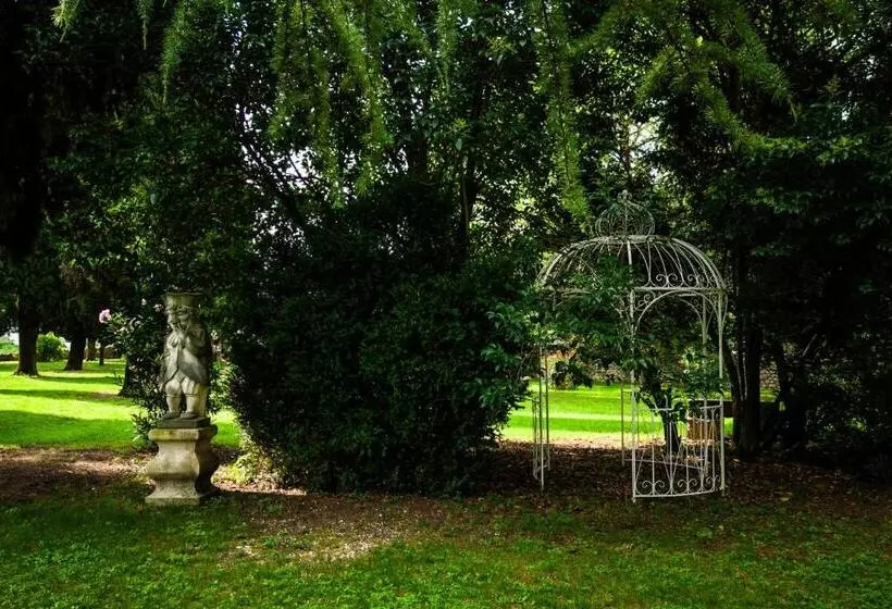 Aamiaismajoitus (B&B) Villa Carrara La Spada