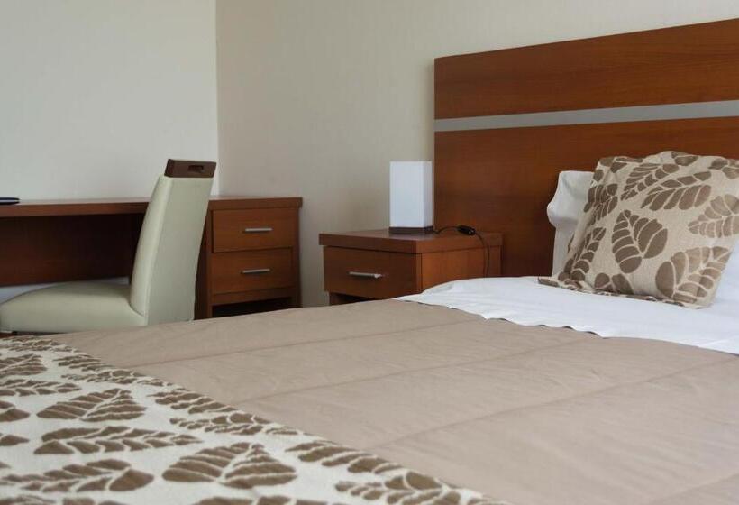 בית מלון כפרי Colón Center