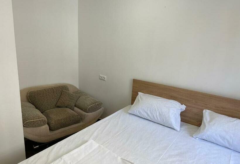 Favorit Hotel Hostel