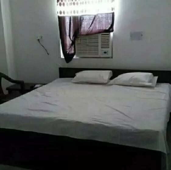 Hotelli Goroomgo Shiv Ganga Guest House Varanasi