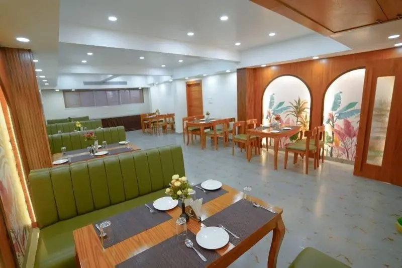 ホテル Heera Residency