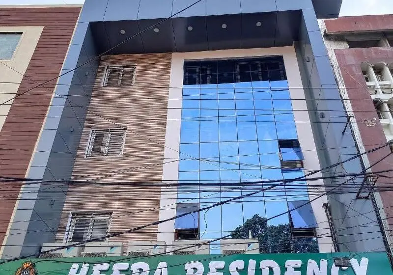 ホテル Heera Residency