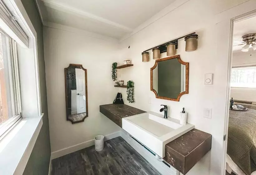 Woody Mountain Bed & Breakfast