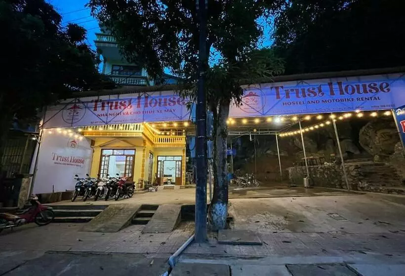 هاستل Trust House