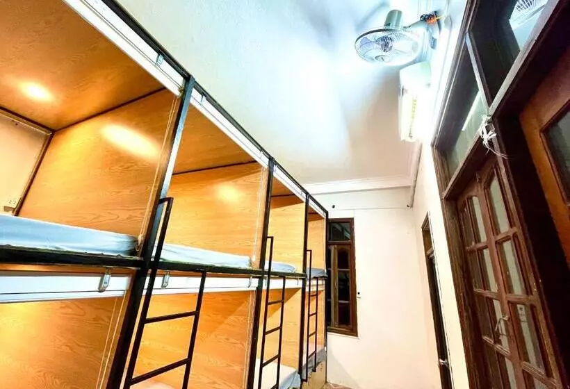 هاستل Trust House