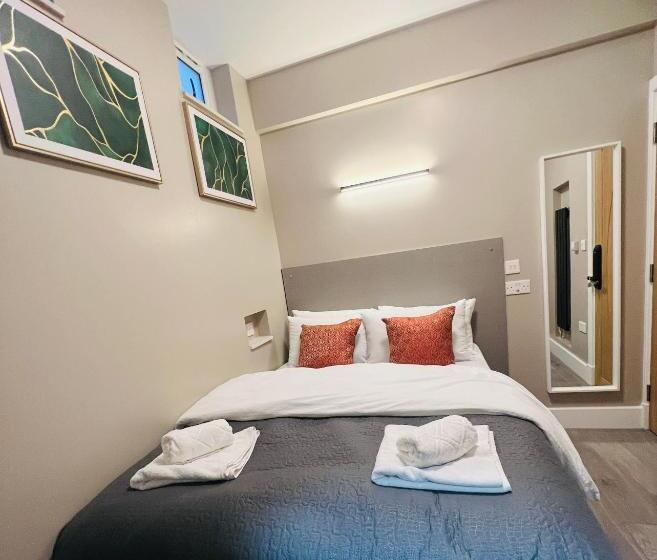 בית מלון כפרי Paragraph Palmers Green