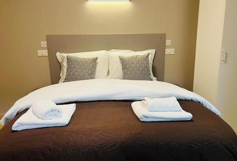 בית מלון כפרי Paragraph Palmers Green