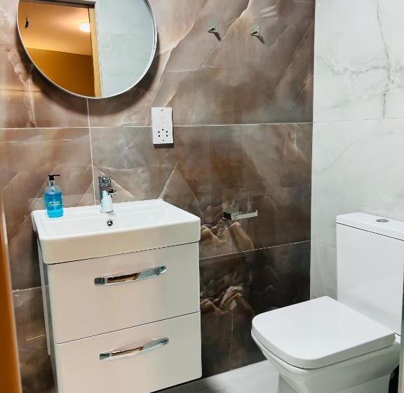 בית מלון כפרי Paragraph Palmers Green