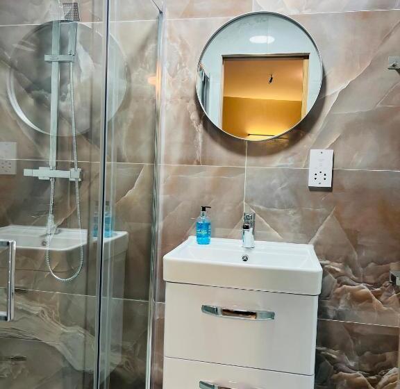 בית מלון כפרי Paragraph Palmers Green