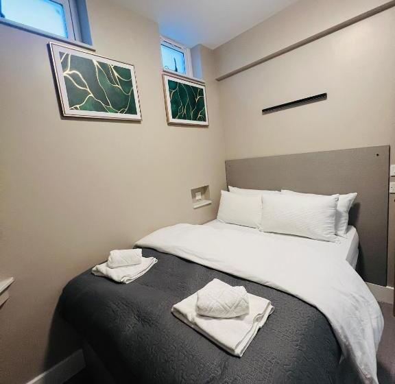 בית מלון כפרי Paragraph Palmers Green