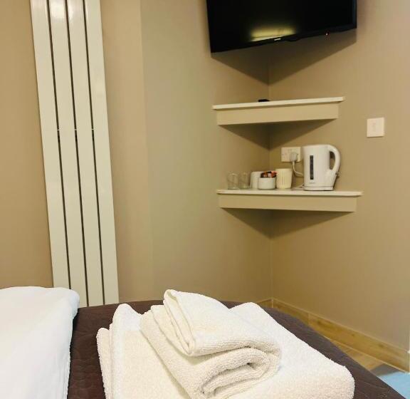 בית מלון כפרי Paragraph Palmers Green