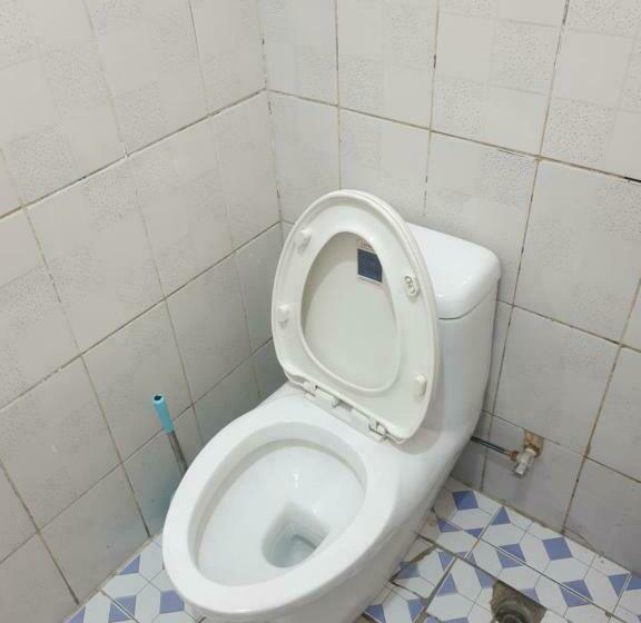 Vee, Only Female Hostel