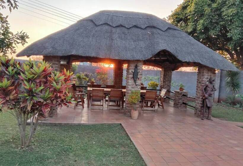 پانسیون Room In Villa Zambezi Family Lodge Leopard Room