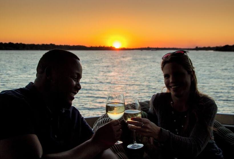 پانسیون Room In Villa Zambezi Family Lodge Leopard Room