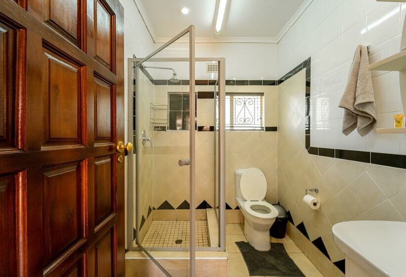 پانسیون Room In Villa Zambezi Family Lodge Leopard Room