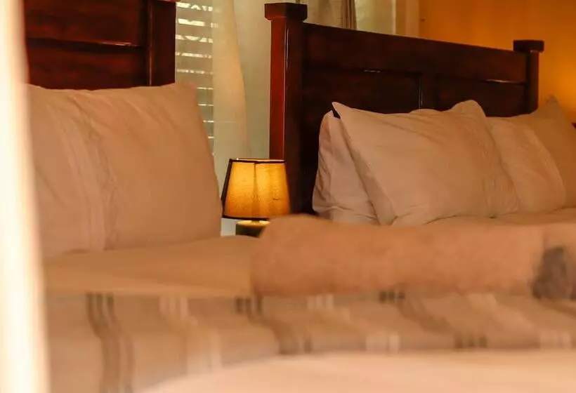 پانسیون Room In Villa   Zambezi Family Lodge   Leopard Room