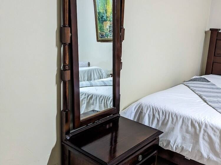 پانسیون Room In Villa Zambezi Family Lodge Leopard Room